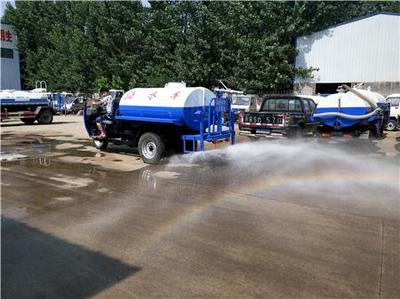 多功能洒水车 城市清洁与绿化作业的强力助手