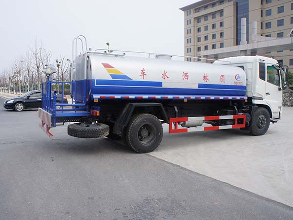 现车(12-15吨)东风天锦洒水车