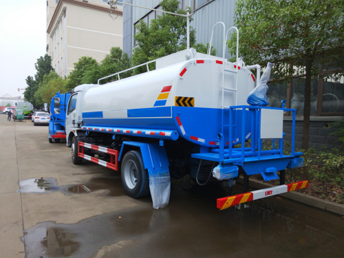 洒水车